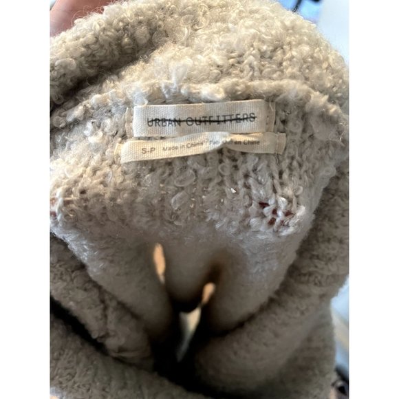 Urban Outfitters Cropped Sweater - Picture 4 of 4